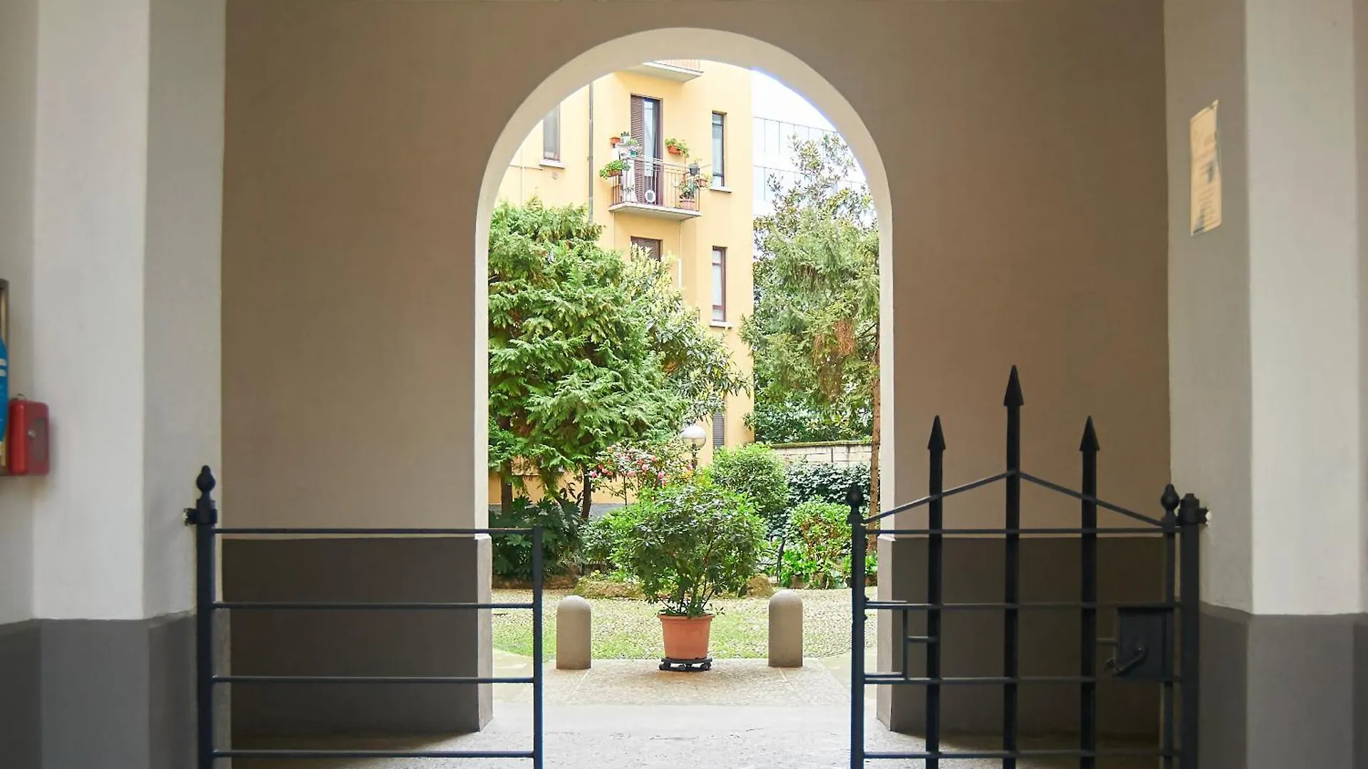 Design & Comfort A Milano Metro A 2 Min Apartment