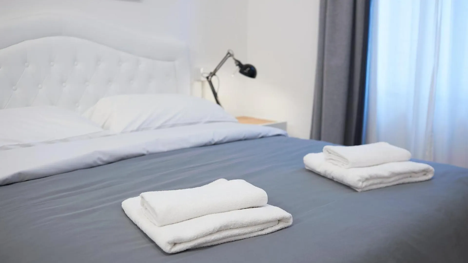 Apartment Design & Comfort A Milano Metro A 2 Min Italy